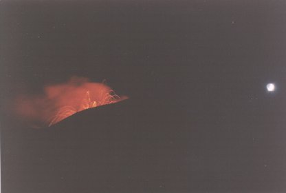 Spettacolare eruzione del Vulcano Etna in Catania